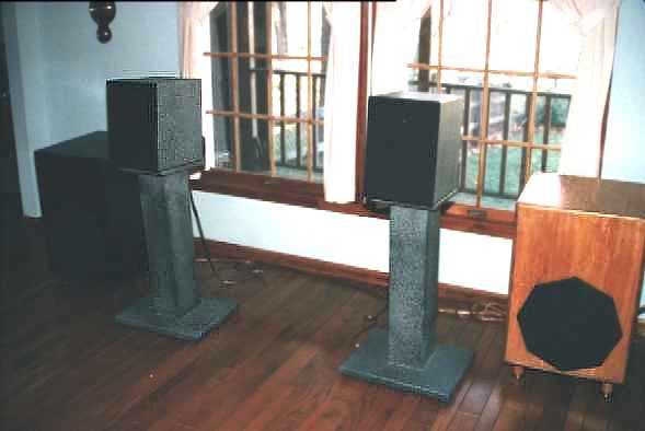 speakers1.jpg (19219 bytes)